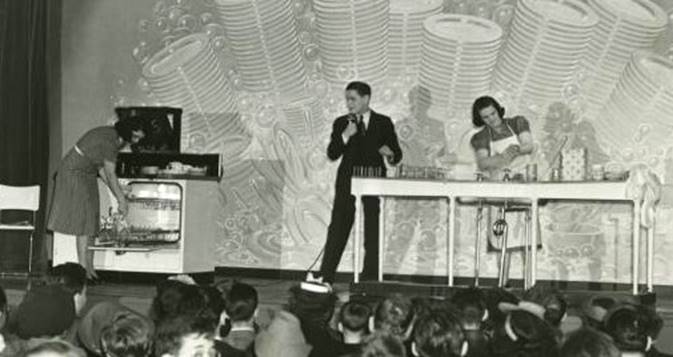 Mrs. Modern and Mrs. Drudge in a fierce dishwashing competition